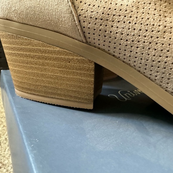 Universal thread size 10 in Taupe - Picture 5 of 10